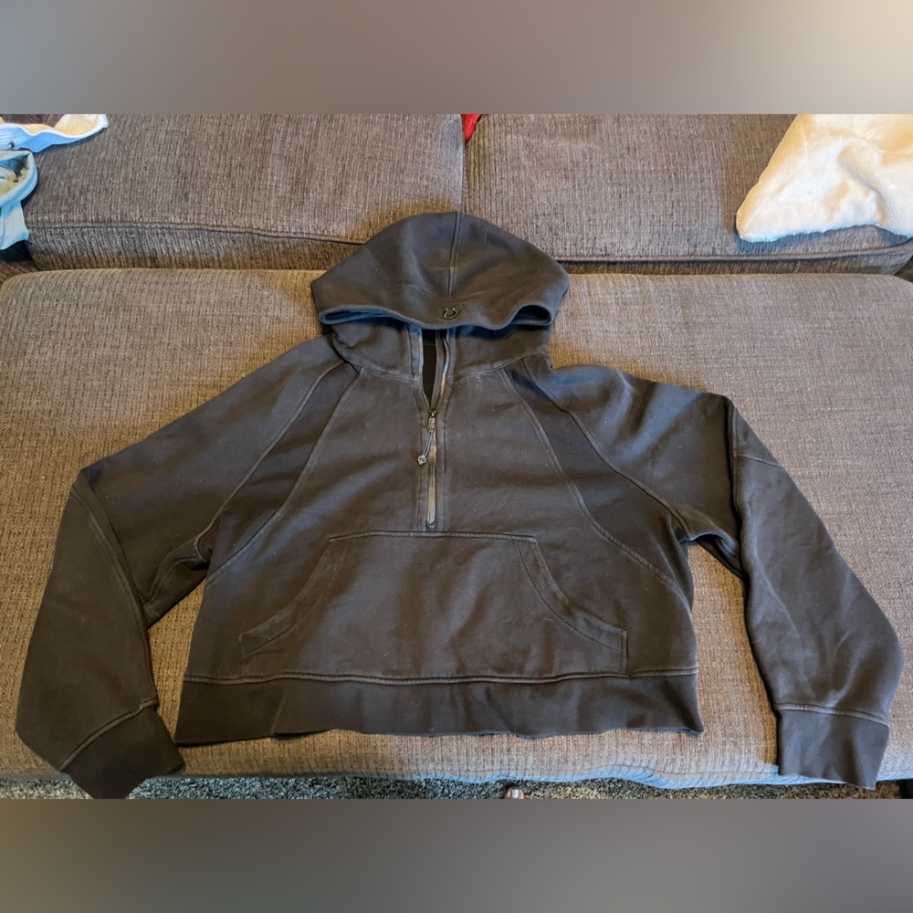 Black Lululemon scuba